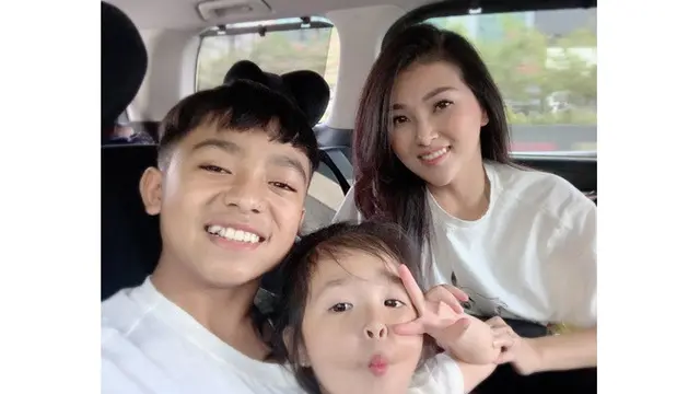 Jadi Sorotan Netizen, Ini 7 Potret Kebersamaan Sarwendah dan Anak-anaknya