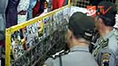 Menyusul maraknya peredaran video mesum mirip artis ternama di tengah masyarakat, polisi terus menggelar razia VCD porno di mall dan pasar di Kota Semarang, Jawa Tengah.
