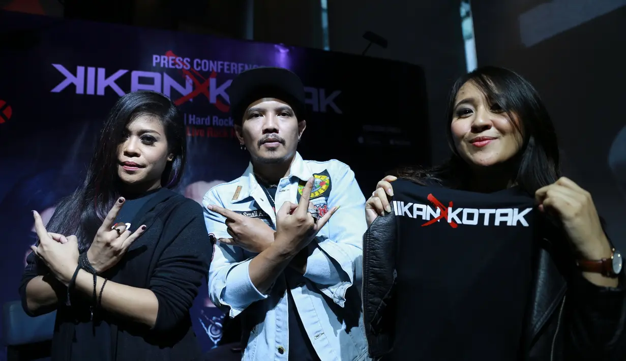 "Kami bener bener membuat sesuatu yang baru dan rasa-rasanya berhasil dengan hadirnya lagu Long Live Rock N roll. Semoga bisa merajai di radio-radio," kata Kikan. (Adrian Putra/Bintang.com)