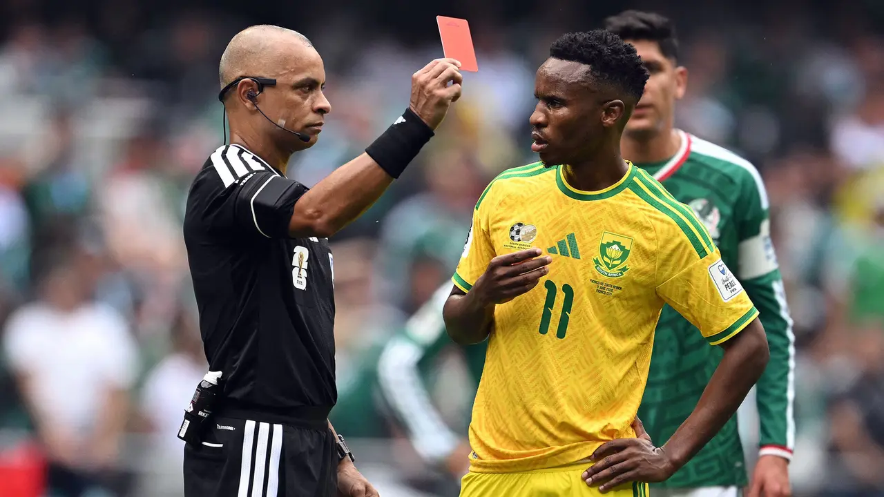 Foto: Tiga Kartu Merah Warnai Laga Pembuka Piala Dunia 2026 antara Meksiko Vs Afrika Selatan