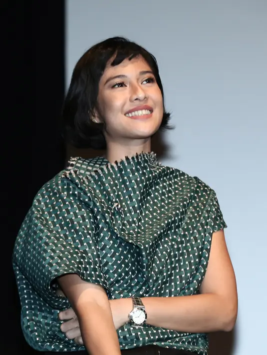 "Jadi memang walaupun saya orang Jawa tapi saya lahir di Jakarta, bapak ibu saya aja lahir di Jakarta, jadi saya memang memerankan Raden Ajeng Kartini," ujar Dian Sastrowardoyo saat berbincang dengan Bintang.com di SCTV Tower, Jakarta, Kamis (9/3).