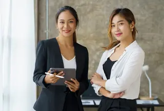 Ilustrasi perempuan bekerja/copyrightshutterstock/Amnaj Khetsamtip