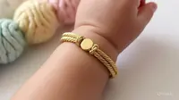 6 Model Gelang Emas Islami Terbaru untuk Bayi Newborn, Mulai dari Rp1 Juta Saja!