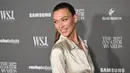 Karlie Kloss menghadiri WSJ. Magazine 2022 Innovator Awards di Museum of Modern Art, New York City, Amerika Serikat, 2 November 2022. Supermodel cantik berumur 30 itu menebar senyum saat tiba di acara bertabur bintang tersebut. (ANGELA WEISS/AFP)