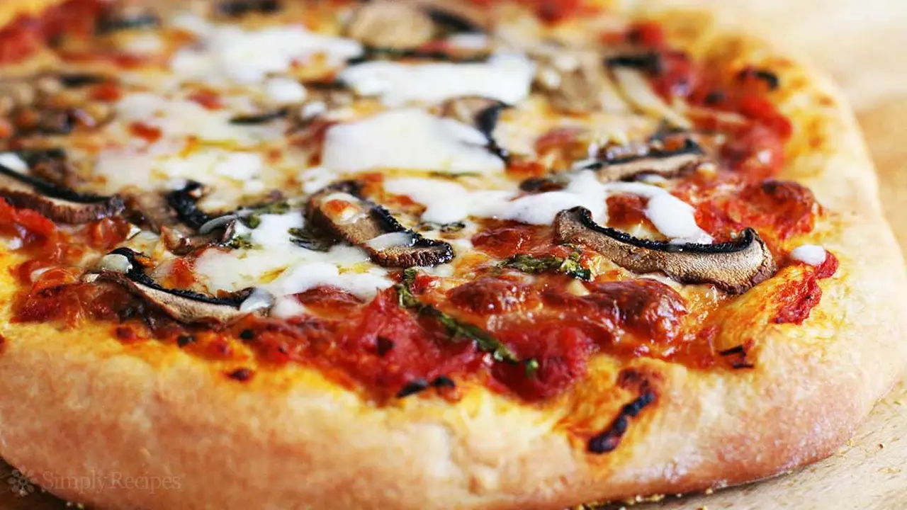 [Bintang] 7 Langkah Mudah untuk Bikin Pizza di Kulkas Kembali Lezat