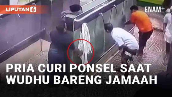 VIDEO: Nekat, Pria Curi Ponsel Saat Wudhu Bareng Jamaah Masjid di Pasuruan