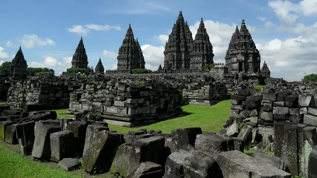 Backpacker Pemula? Ini Destinasi di Pulau Jawa yang Harus Kamu Kunjungi