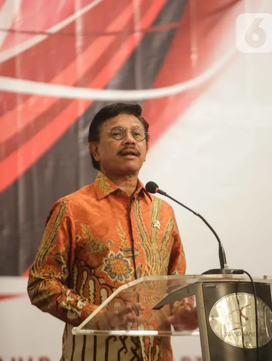 Menkominfo Johnny G. Plate memberikan sambutan saat penandatangan kerja sama pembuatan portal aduan untuk aparatur sipil negara (ASN) di Jakarta, Selasa (12/11/2019). Portal beralamat aduanasn.id. ini untuk melaporkan ASN terkait dengan penanganan radikalisme(Liputan6.com/Faizal Fanani)