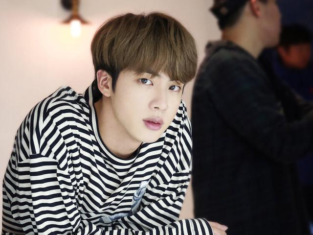 Jin Bts Dan Anne Hathaway Terpilih Jadi Pemilik Wajah Paling Sempurna Lifestyle Liputan6 Com