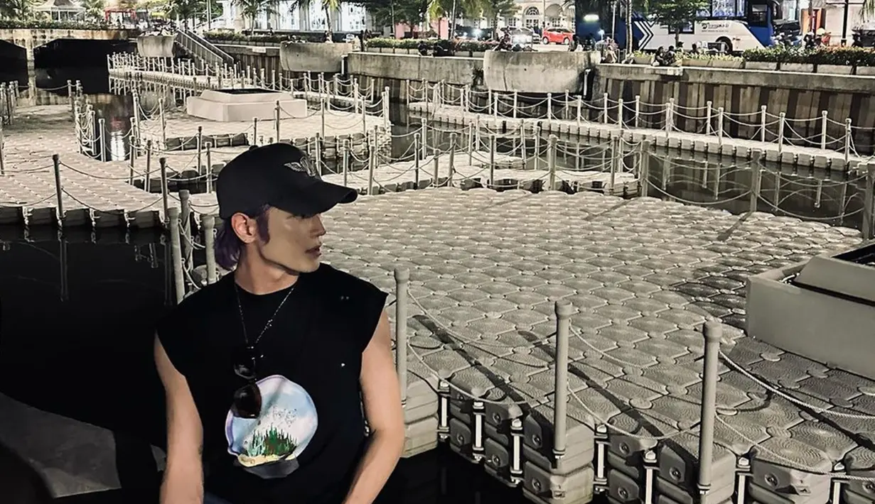 Tak hanya itu saja, dalam keterangan foto di akun Instagram, ia juga menyapa para NCTzen dengan panggilan sayang. Sontak saja unggahan tersebut ramai oleh komentar para penggemar. (Liputan6.com/IG/@taeoxo_nct)