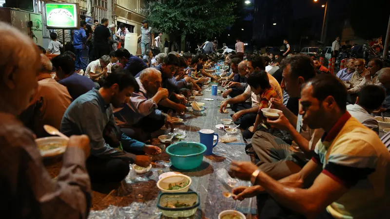 Buka Puasa Bersama di Iran