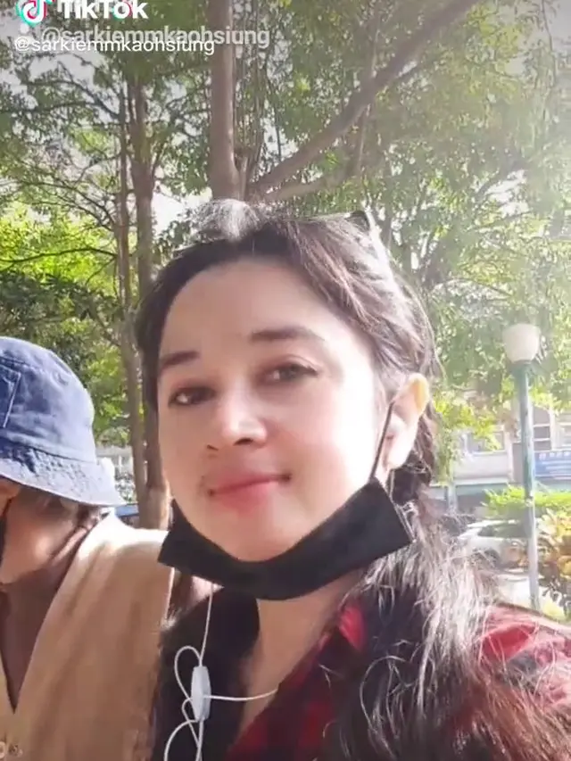 6 Potret Wanita yang Disebut Mirip Dewi Persik di TikTok, Bak Kembar