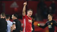 Bastian Schweinsteiger turun membela MU dalam laga melawan Wigan di PialaFA. (PAUL ELLIS / AFP)