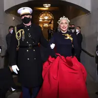 Gaun tersebut memiliki arti tersendiri yang menyiratkan harapan untuk Amerika di masa mendatang.  (Foto: Instagram/ Lady Gaga).