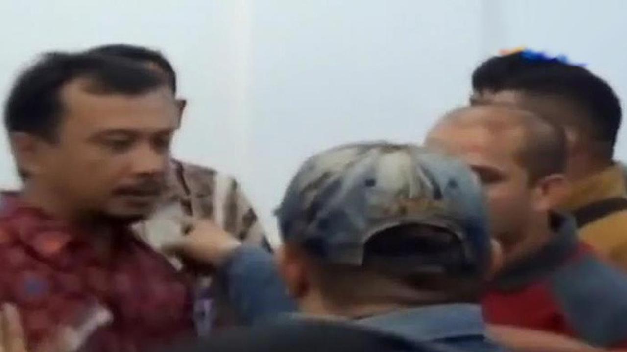 Kantor Leasing Diprotes