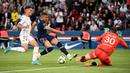 Kemenangan ini sekaligus membuat PSG kembali merebut tahta tertinggi Ligue 1 2021/2022 yang di musim sebelumnya jatuh ke tangan Lille. (AFP/Anne-Christine Poujoulat)