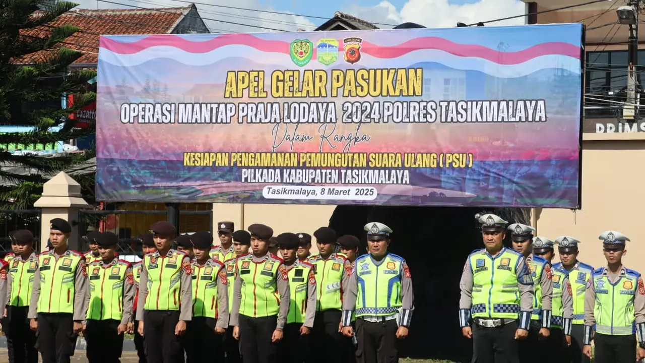 Kepolisian Resort Tasikmalaya, Jawa Barat, mengerahkan hingga 1.200 aparat gabungan untuk mengamankan seluruh tahapan Pemungutan Suara Ulang (PSU) Pilkada Tasikmalaya. (Liputan6.com)