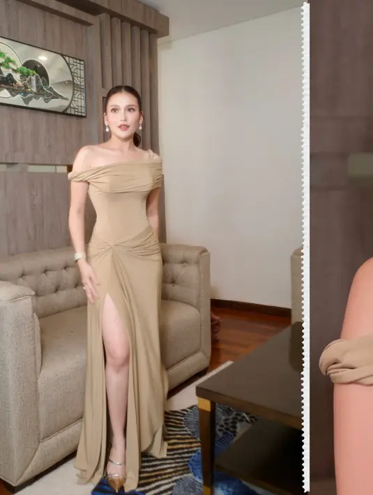 Gaun rancangan Rika Wirtjes itu menampilkan siluet off shoulder dengan drappery dan slit di bagian rok [@ayutingting92]