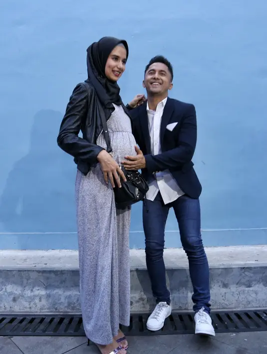 Menjadi suami siaga, bukan bearti Hengky juga tidak kemana-mana. Seperti baru-baru ini ia  meninggalkan istri dan keluarganya untuk menyalurkan hobi, yakni mendaki gunung Krakatau selama empat hari. (Adrian Putra/Bintang.com)