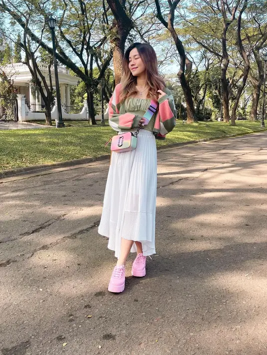 Sesekali adik Jess No Limit ini tampil dengan outfit yang atraktif. (jessicajane99).