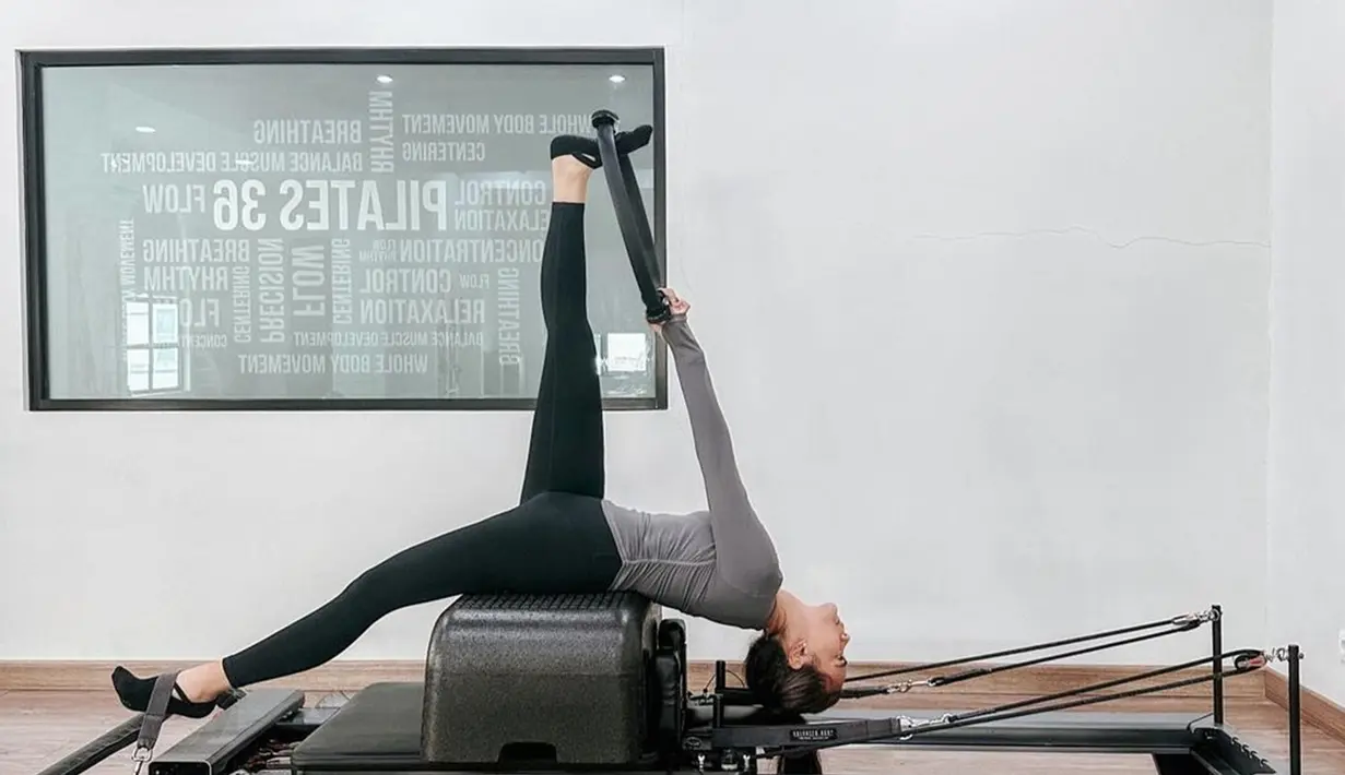 Audi Marissa sendiri diketahui baru menggeluti pilates sejak September 2023 lalu. Meski sempat kesulitan, namun ia mengaku ketagihan saat mencobanya. (Liputan6.com/IG/@audimarissa)