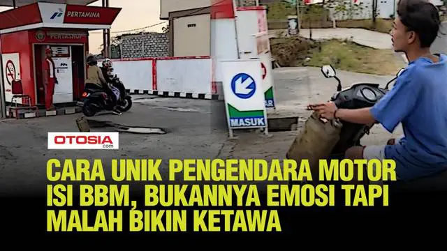 Pengendara motor ini berhenti di dekat plang Pertamina, dan dengan keahlian yang unik, ia melempar jerigen BBM ke arah petugas SPBU.