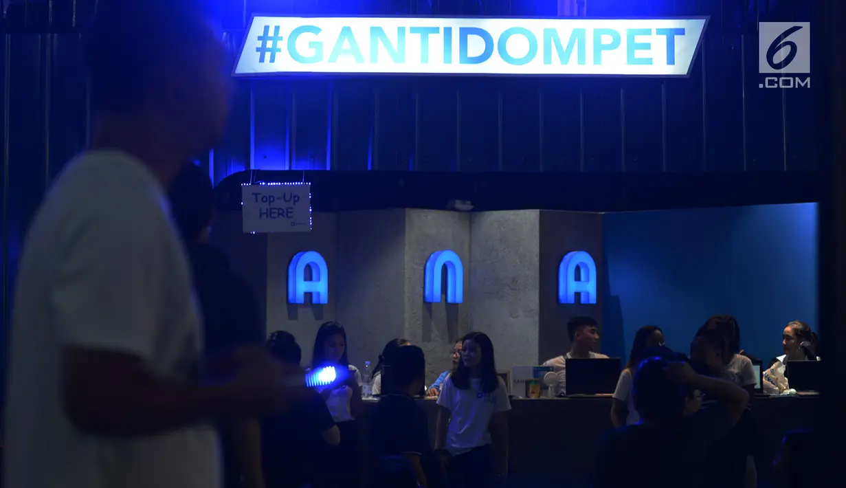 Gerai dompet digital Dana dalam Jakarta Fair atau Pekan Raya Jakarta 2019 di JIExpo Kemayoran, Jumat (7/6/2019). Jakarta Fair buka mulai pukul 15.30 WIB - 22.00 WIB di hari Senin sampai Jumat dan pada akhir pekan serta libur nasional, pameran buka pukul 10.00 - 23.00 WIB. (merdeka.com/Imam Buhori)