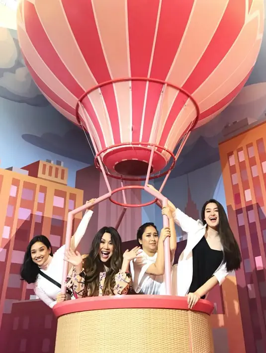 (Instagram/stephaniepoetri)