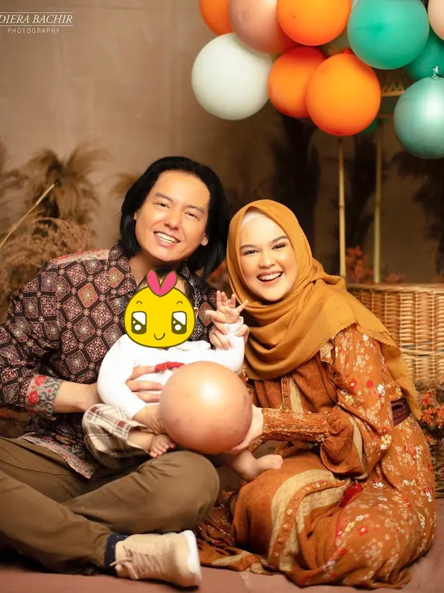 6 Gaya Pemotretan Cut Meyriska dan Roger Danuarta Bareng Anak, Kompak
