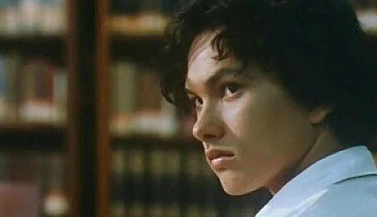 Kalau Dilan terkenal dengan kutipan “"Jangan rindu, berat. Kamu enggak akan kuat. Biar aku saja.", Rangga pun juga punya puisi-puisi andalannya yang ditujukan untuk Cinta. (Instagram)