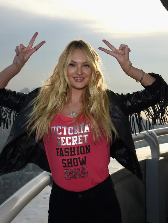 Candice selalu menjaga penampilannya agar terlihat emosional ketika ia melenggang di catwalk. (aAFP/Bintang.com)
