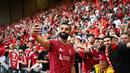 Momen haru menyelimuti perpisahan Mohamed Salah dengan Liverpool din Anfield, Liverpool, Inggris pada Minggu (24/05/2026) waktu setempat. (AFP/Paul Ellis)