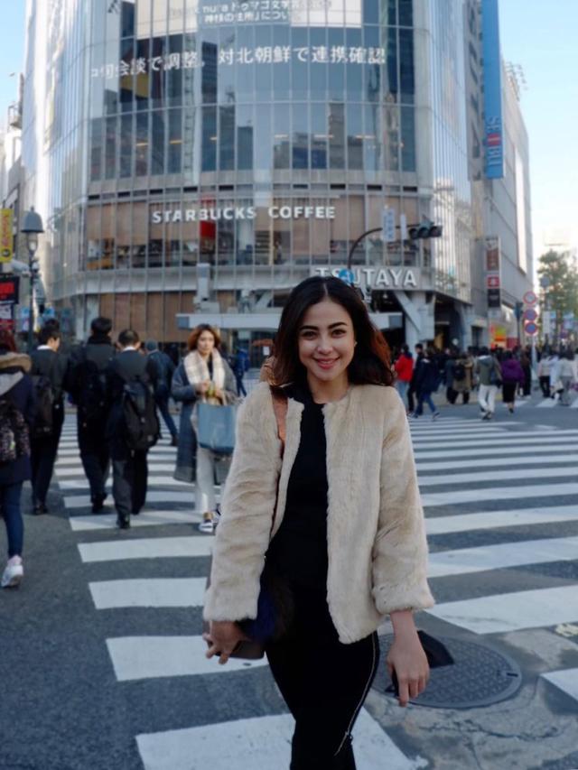 7 Pesona Hana Kartika, Istri Enji Baskoro yang Curi Perhatian