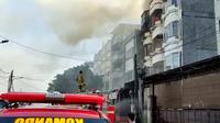 Kebakaran melanda ruko di kawasan Roxy Mas, Gambir, Jakarta Pusat. (Foto: Istimewa)