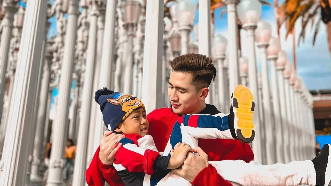 Verrell Bramasta liburan akhir tahun 2021 di Los Angeles, Amerika Serikat (Foto: Instagram/@bramastavrl)