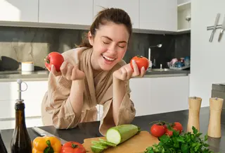 Ilustrasi me-time dengan memasak/copyright freepik.com/benzoix
