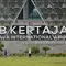 Pengunjung berfoto di area keberangkatan Bandara Internasional Jawa Barat (BIJB) Kertajati, Kabupaten Majalengka, Jawa Barat (30/1/2022). Seperti diketahui, Bandara Kertajati belum melayani perjalanan penumpang dan hanya dioperasikan sebagai terminal kargo pada Selasa-Jumat.  (merdeka.com/Iqbal S. N