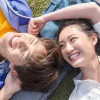 ilustrasi pasangan tertawa/TimeImage Production/Shutterstock