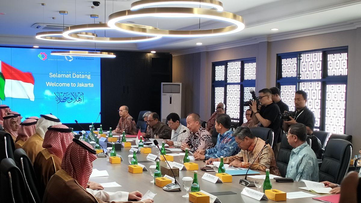 Menteri Industri Arab Saudi Sambangi Menperin Agus Gumiwang, Bahas Apa Saja?