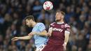 The Citizen mampu ke puncak klasemen setelah menaklukkan West Ham United 3-0  di Etihad Stadium. (AP Photo/Dave Thompson)