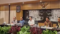 Menteri Hukum RI Supratman Andi Agtas dalam konferensi pers di Kantor Kementerian Hukum RI Jakarta Selatan, Rabu (30/1/2025). (Liputan6.com/Lizsa Egeham).