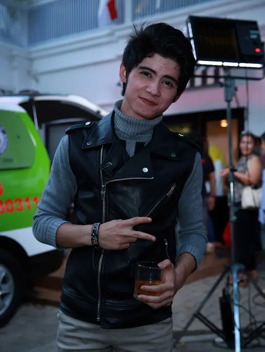 Aliando Syarief saat ditemui di lokasi syuting pembuatan video klip 'Bahagia Dengan Cinta', Kawasan Ciniru, Kebayoran Baru, Jakarta Selatan (17/8/2015). (Deki Prayoga/Bintang.com)
