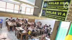 Sejumlah siswa mengikuti kegiatan belajar di Sekolah Dasar Negeri (SDN) Grogol Selatan 08 Pagi, Jakarta, Rabu (28/5/2025). (Liputan6.com/Angga Yuniar)