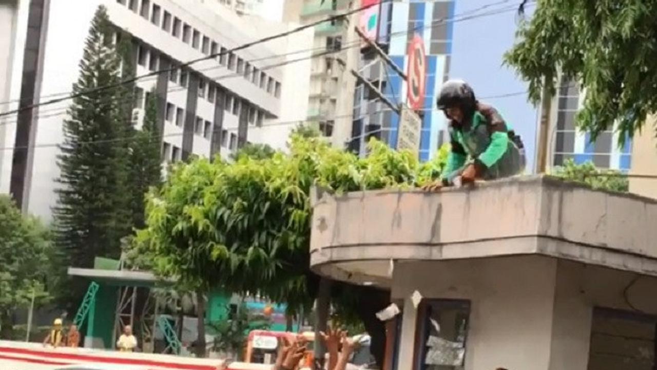 [Bintang] Hujan Duit