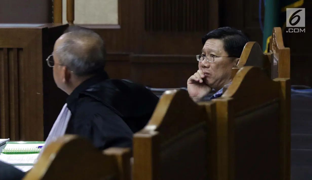 Terdakwa kasus dugaan suap kepada Direktur PT Krakatau Steel Wisnu Kuncoro, Kenneth Sutardja saat menjalani sidang lanjutan di Pengadilan Tipikor, Jakarta, Senin (1/7/2019). Sidang beragendakan mendengar keterangan saksi-saksi. (Liputan6.com/Helmi Fithriansyah)