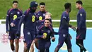 Timnas Inggris menggelar sesi latihan sebagai persiapan menghadapi Yunani pada laga UEFA Nations League. Tren performa The Three Lions sedang bagus bersama pelatih interim Lee Carsley. Jika mengalahkan Yunani, maka Timnas Inggris menang pada tiga laga berturut-turut. (AFP/Paul Ellis)