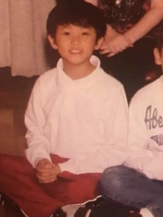 Sejak debut bersama NCT di tahun 2016, karier Mark pun terus menanjak. Namun tahukah Anda kalau ternyata Mark adalah salah satu idol yang sudah empat kali debut?  (Foto: Twitter/@Jelleemark)