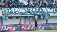 Pemain Persebaya Surabaya, Paulo Victor, merayakan gol keempat Persebaya yang dicetaknya ke gawang Persita Tangerang pada laga pekan ke-18 BRI Liga 1 2022/2023 di Stadion Indomilk Arena, Tangerang, Rabu (18/1/2023) sore WIB. Persebaya menang dengan skor 5-0. (Bola.com/M Iqbal Ichsan)