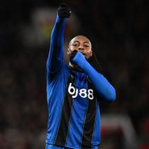 Striker Bournemouth asal Ghana bernomor punggung 24, Antoine Semenyo, merayakan gol pertama mereka yang menyamakan kedudukan menjadi 1-1 selama pertandingan Liga Inggris antara Manchester United dan Bournemouth di Old Trafford, Manchester, barat laut Inggris, pada 15 Desember 2025. (PETER POWELL/AFP)