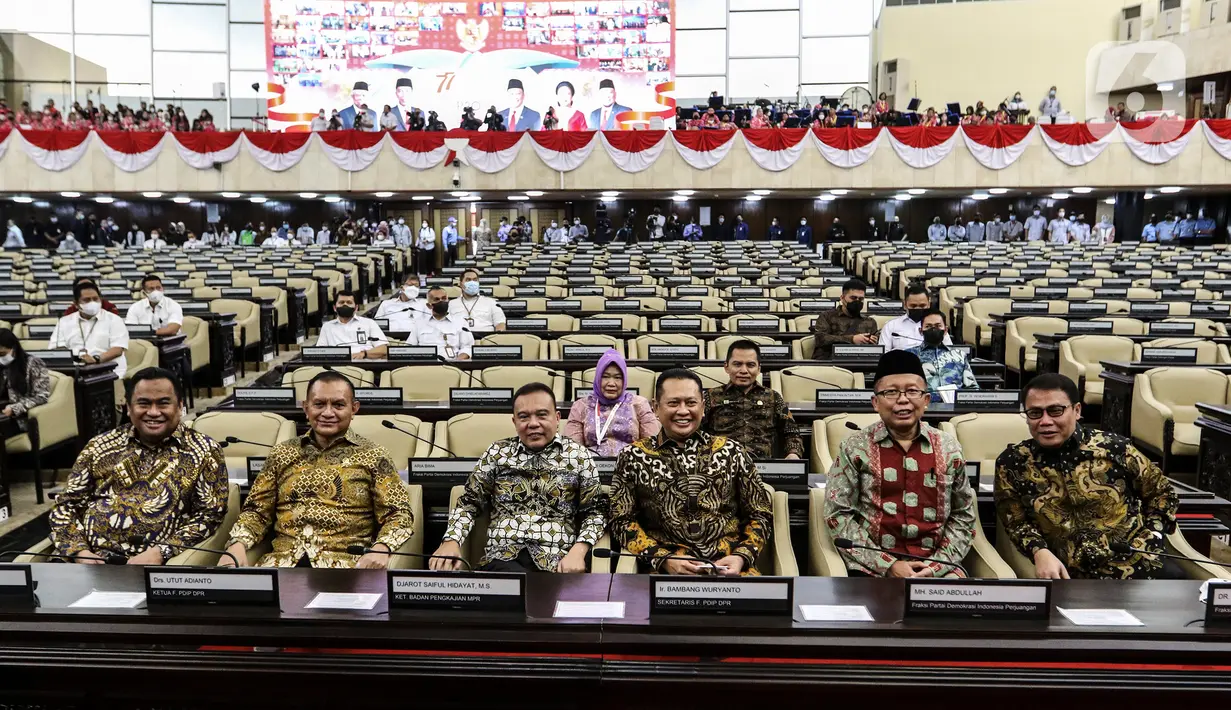 Ketua MPR RI Bambang Soesatyo, bersama Wakil Ketua MPR, Ahmad Basarah, Arsul Sani, dan Wakil Pimpinan DPR RI Sufimi Dasco ahmad, Rachmat Gobel, Lodewijk Freidrich Paulus, menyaksikan gladi bersih persiapan Sidang Tahunan MPR RI, Sidang Bersama DPR RI dan DPD RI dan Sidang Paripurna DPR RI di Kompleks Parlemen, Jakarta, Senin (15/8/2022). (Liputan6.com/Johan Tallo)